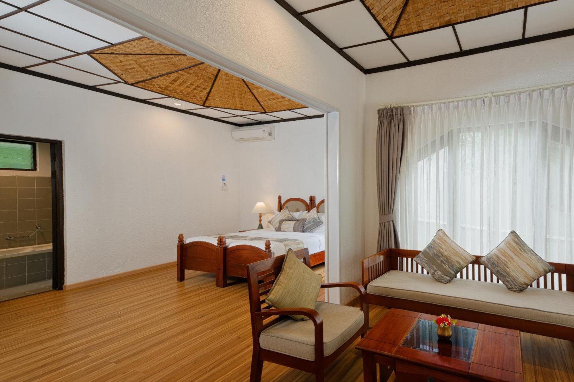Deluxe Beachfront Room